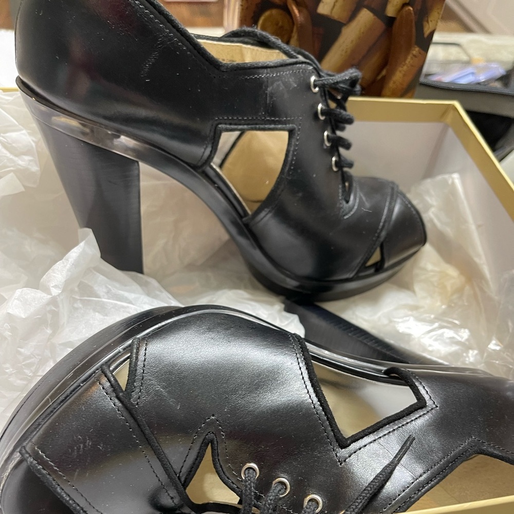 Michael Kors Oxford heels
